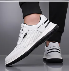 Detailsicht der Herren-Sommersneaker mit atmungsaktivem Wabennetz und schwarzen Streifen