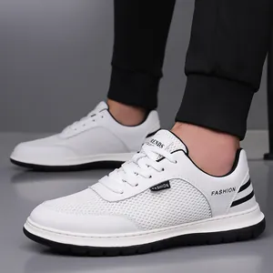Atmungsaktive Herren-Mesh-Sneaker in Weiß und Schwarz mit modischem Fashion-Schriftzug