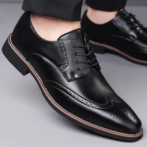 Classic black leather Brogue dress shoes for men with elegant wingtip carved patterns