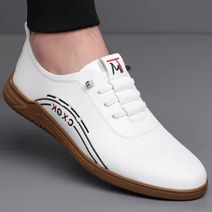 Scarpe Casual da Uomo in Pelle di Vacchetta Antiscivolo Suola Morbida Traforate Traspiranti Mocassini da Guida Moda Business Slip On