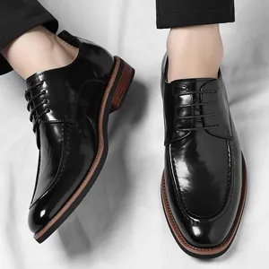 Zapatos derby de cuero negro pulido con detalle de suela de madera para vestir de gala