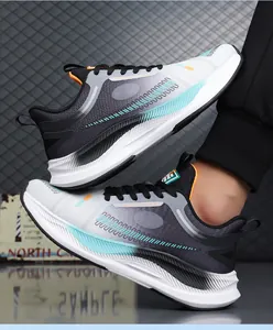 Detailansicht des atmungsaktiven Mesh-Obermaterials und der Dämpfungssohle am Laufschuh