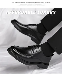 Detail von Business-Schuhen aus schwarzem Premiumleder mit Schnürung und dicker Sohle