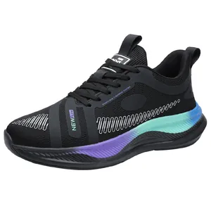 Herren Laufschuhe aus schwarzem Mesh mit lila-türkis verlaufender Sohle, atmungsaktiv