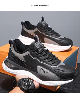 Detailansicht schwarzer Sportschuhe mit dicken weißen Sohlen und seitlichem VIR-Logo