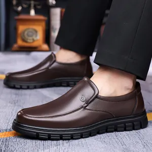 Ανδρικά δερμάτινα παπούτσια slip-on σε σκούρο καφέ με χοντρή αντιολισθητική σόλα