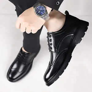 Men's black Brogue leather business shoes with carved wingtip details and rubber sole