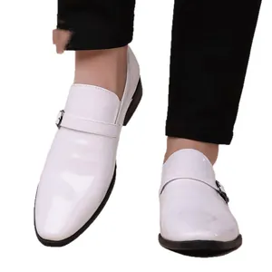 Mocasines de charol blanco para hombre con hebilla metálica y suela blanda casual
