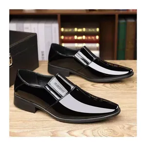 Classic black patent leather slip-on business shoes for men with fashion engraving