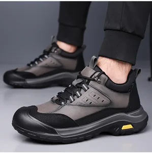 Vue détaillée des bottes de randonnée hiver pour hommes avec semelles antidérapantes