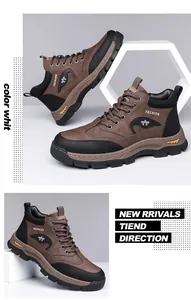 Detail eines hohen Outdoor-Stiefels mit robuster Anti-Rutsch-Sohle und Modeschrift