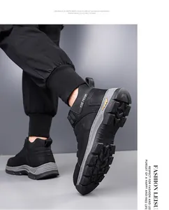 Detail der Herren-Winterstiefel mit rutschfester Gummisohle und Nahtverarbeitung