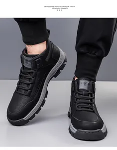 Detail von Herren-Winterstiefeln aus schwarzem Leder mit rutschfester Sohle und Futter