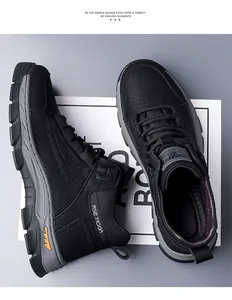 Detailansicht robuster schwarzer Herren-Winterstiefel mit rutschfester dicker Sohle