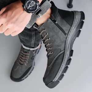 Dunkelgraue Outdoor-Herrenstiefel mit seitlichem Reißverschluss und dicker Gummisohle