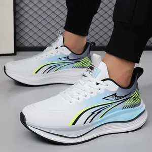 Sneaker sportive classiche bianche con plateau, sfumature blu e tessuto mesh traspirante