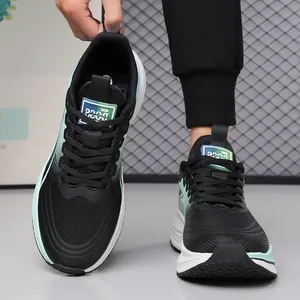 Sneakers da donna nero e verde menta con suola spessa bianca ammortizzata
