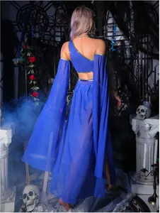 Detailansicht des blauen Halloween-Göttinnen-Kostüms mit transparenten Ärmeln