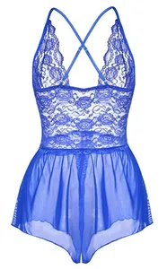 Broderie florale en dentelle et mesh transparent sur une nuisette bleu saphir
