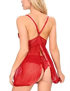 Détails de broderie en dentelle rouge sur la nuisette sexy en tulle transparent