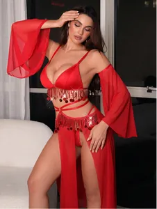 Ensemble lingerie rouge exotique avec soutien-gorge à paillettes et jupe longue fendue