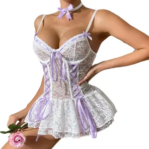 Sexy weißes Spitzen-Dessous-Set mit lila Schleifen und Rüschenbesatz, komplette Ansicht