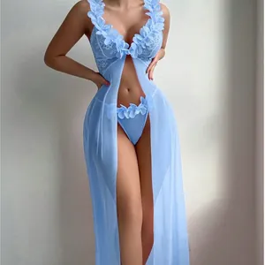 Abito lingerie in mesh celeste con fiori in pizzo e design trasparente senza schiena
