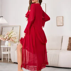 Ensemble lingerie rouge 2 pièces en résille avec fleurs et robe longue assortie