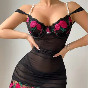 Sexy schwarzes transparentes Netzkleid mit Rosenstickerei und Perlenträgern
