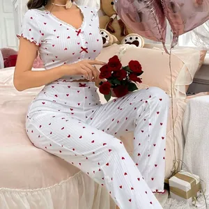 Ensemble pyjama blanc pour femme avec imprimé cœur, col en V et détails en dentelle
