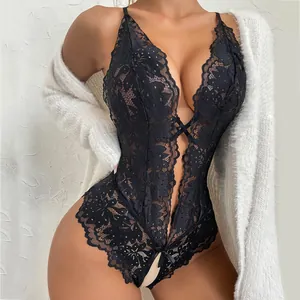 Body sexy en dentelle florale noire avec col en V profond et bords festonnés fins