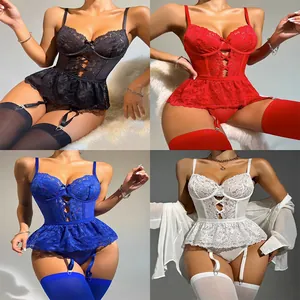 Vue détaillée d'un ensemble lingerie dentelle sexy avec jarretelles et bas en 4 couleurs