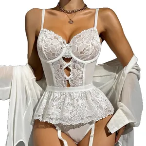Ensemble lingerie 3 pièces en dentelle florale blanche avec corset, haut et jarretelles