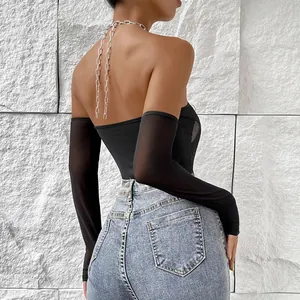 Haut de lingerie noir sexy avec chaînes argentées et manches longues voilées