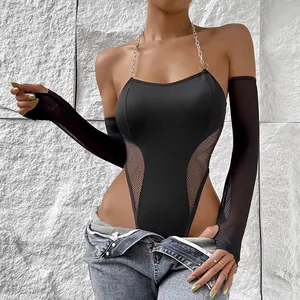 Body noir ajouré avec licou à chaîne métallique et manches en maille assorties
