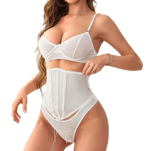 Ensemble de lingerie sexy 3 pièces en mesh blanc avec chaînes en strass et voile