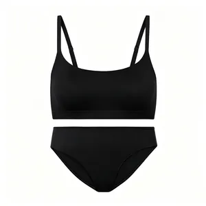 Ensemble lingerie noir sans couture avec soutien-gorge col rond et culotte assortie