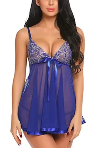 Vue détaillée de la nuisette en mesh transparent avec dentelle blanche et nœud en satin