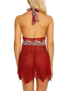 Vue arrière d'une nuisette en dentelle bordeaux avec broderie florale blanche et mesh