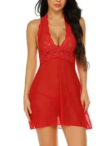 Rotes Dessous-Set aus Spitze und Mesh mit Halterneck-Babydoll und passendem Tanga