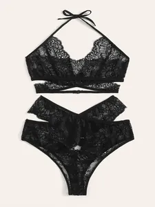 Ensemble de lingerie sexy en dentelle noire avec soutien-gorge dos nu et culotte ajourée