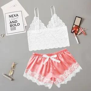 Completo canotta in pizzo e pantaloncini di raso rosa con fiocco bianco in piano