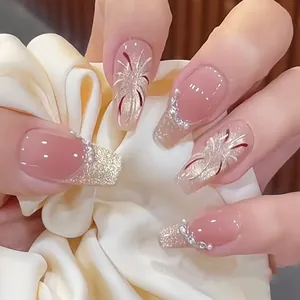 Faux ongles ballerine élégants rose nude avec paillettes dorées et motifs floraux