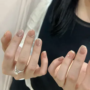Cat-Eye-Kristall-Nägel in Rosa mit Perlenakzenten und quadratischem Diamantring im Set