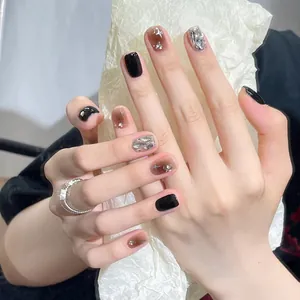 Handgefertigte Kunstnägel-Set mit schwarzem Cat-Eye, Bernsteinbraun und Silberglitzer
