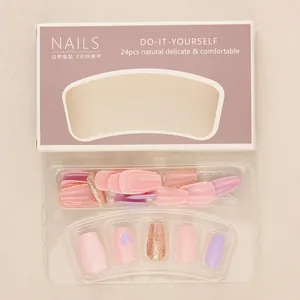 Mittellange Coffin-Nägel Set mit lila Herz-Designs und glitzernden Kunstnägeln