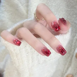 Unghie finte bordeaux fatte a mano con strass 3D e design sfumato per l'inverno