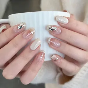 Uñas Postizas Hechas a Mano Blanco Yogur Francés Press On Degradado Rosa Nude Con Strass y Líneas Metálicas Doradas para Novia