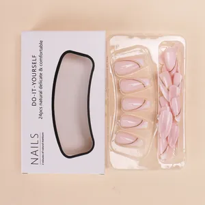 Set di unghie finte rosa con linee dorate in confezione da 24 pezzi
