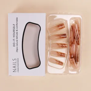 Faux ongles longs ambre marbré 24 pièces avec dégradé marron et design style cercueil